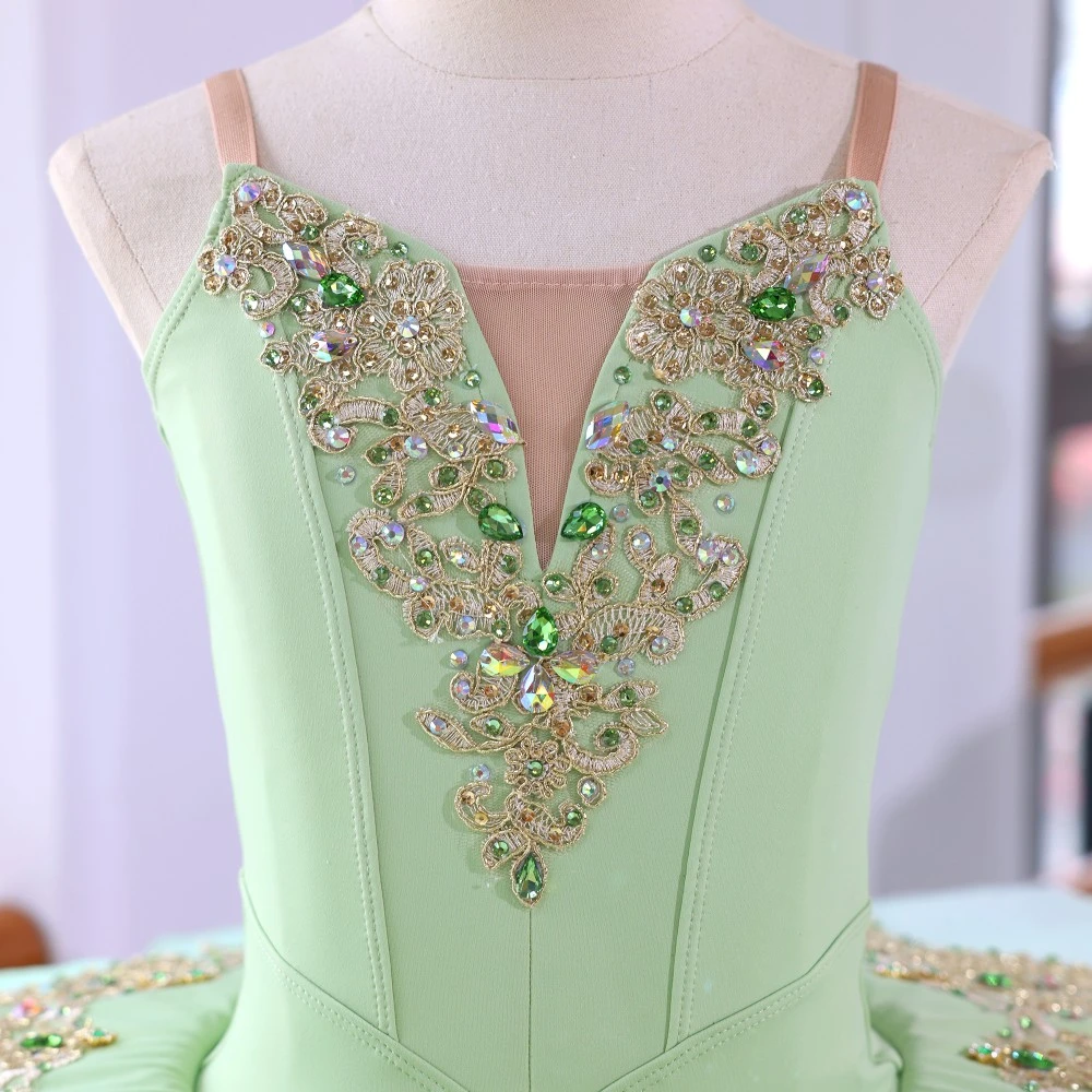Tutu de ballet de cr&ecirc;pes vert menthe fait &agrave; la main | Costume de sc&egrave;ne personnalis&eacute; en dentelle dor&eacute;