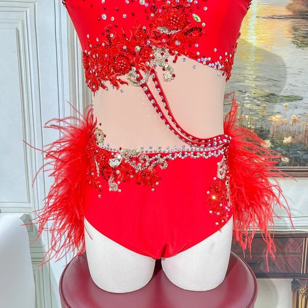 Justaucorps de comp&eacute;tition de jazz strass plume rouge | G052