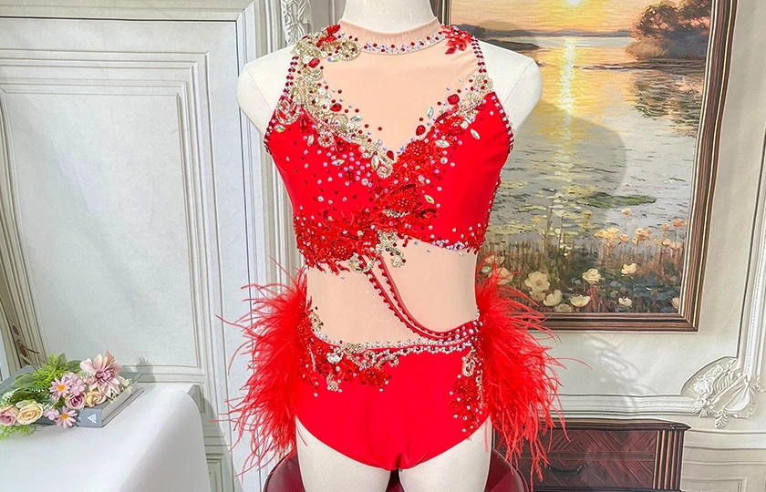 Justaucorps de comp&eacute;tition de jazz strass plume rouge | G052