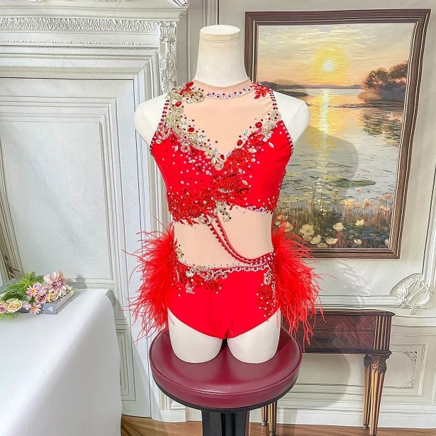 Justaucorps de comp&eacute;tition de jazz strass plume rouge | G052
