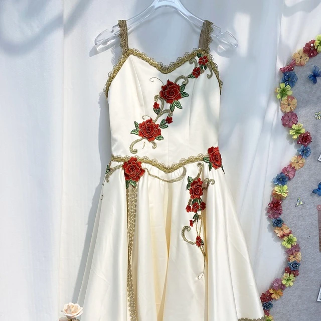 Blanc Cr&egrave;me L'&Eacute;veil de la Flore Robe de Ballet | R0696
