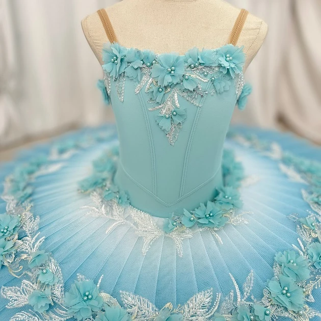 Tutu de cr&ecirc;pes florales bleu clair | S218