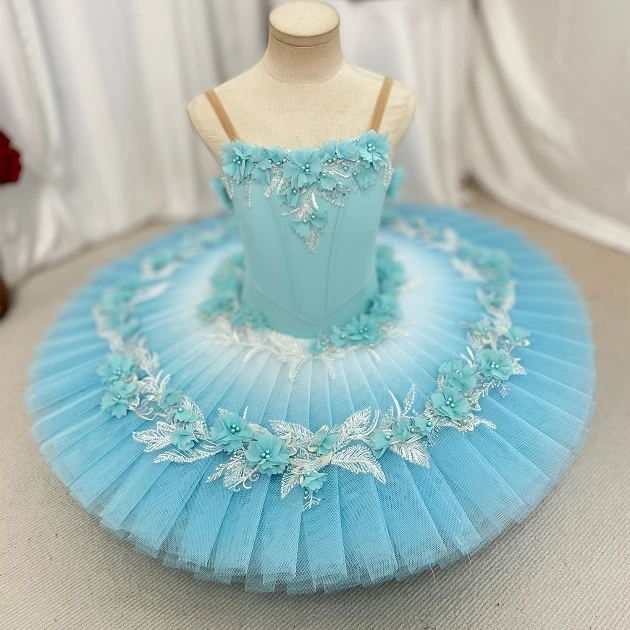 Tutu de cr&ecirc;pes florales bleu clair | S218