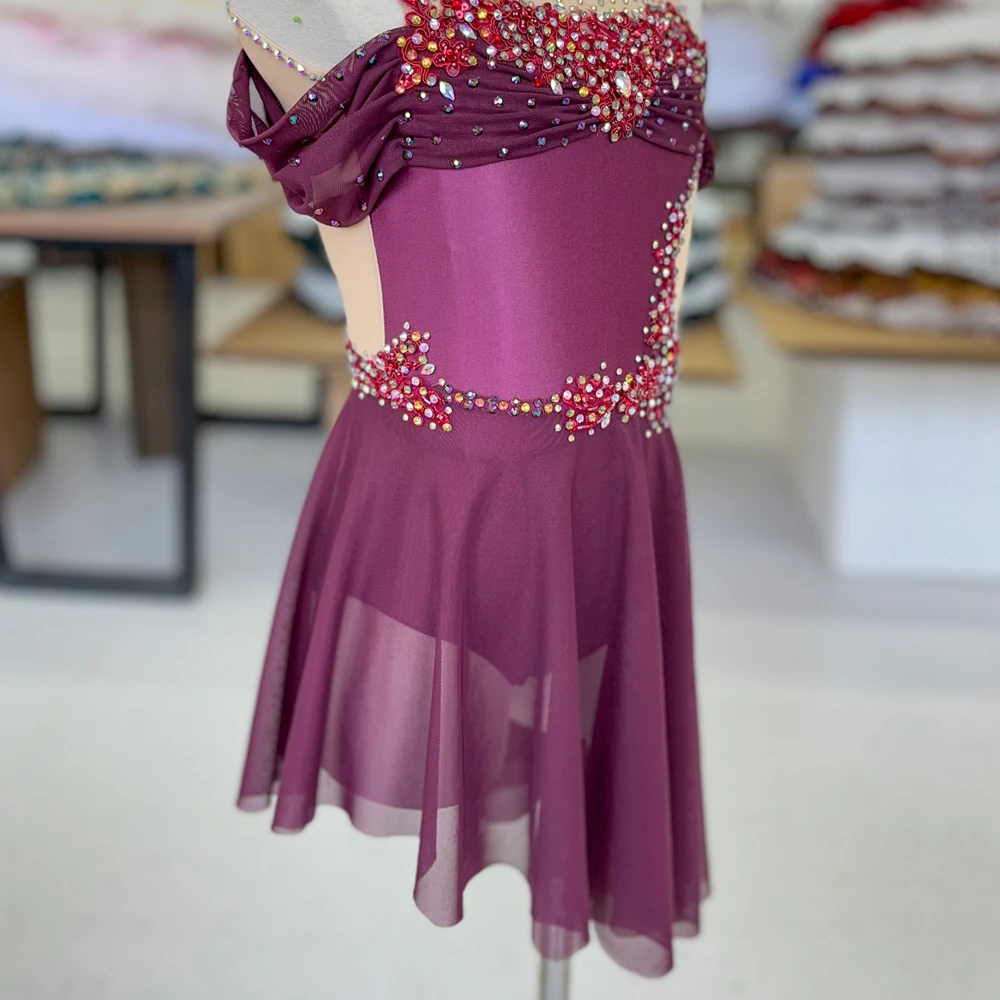 Costume de danse lyrique en maille strass &agrave; &eacute;paules d&eacute;nud&eacute;es prune | G028