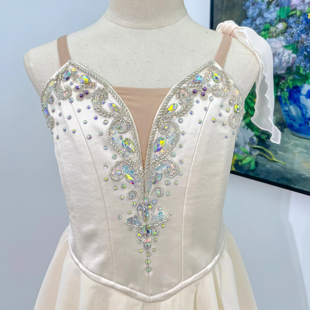 Robe de ballet en mousseline orn&eacute;e de strass pour la performance | R0320