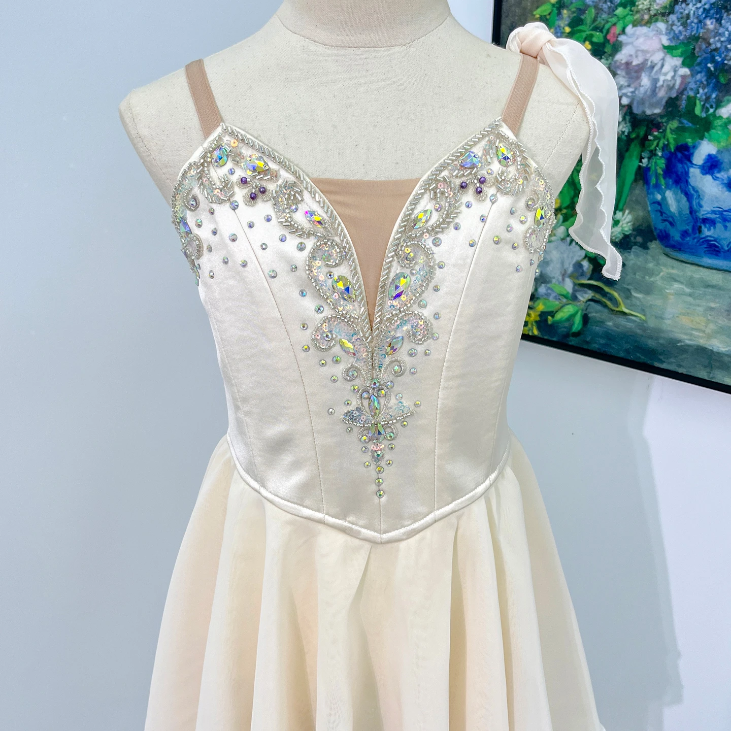 Robe de ballet en mousseline orn&eacute;e de strass pour la performance | R0320