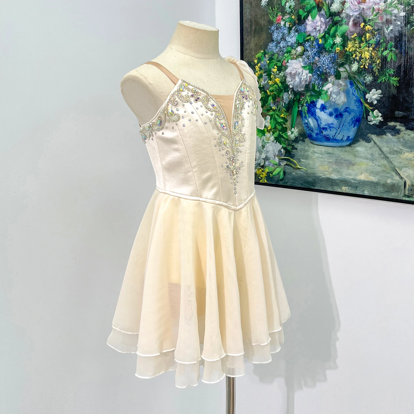 Robe de ballet en mousseline orn&eacute;e de strass pour la performance | R0320