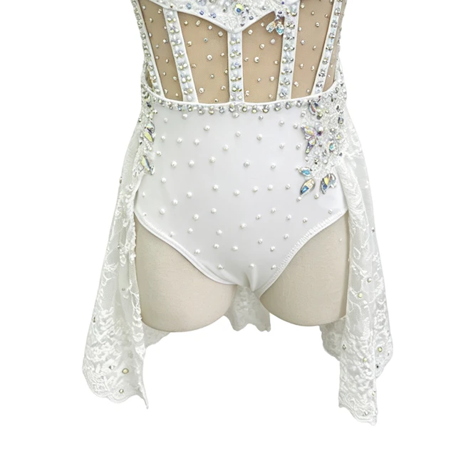 Robe de danse lyrique orn&eacute;e de strass licou blanc | BLC1374