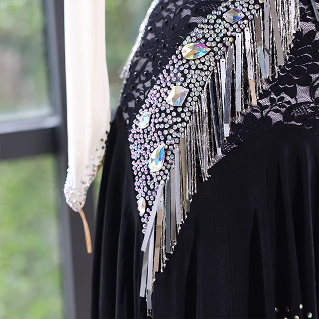 Robe de danse latine en strass et dentelle noire et blanche | LD009
