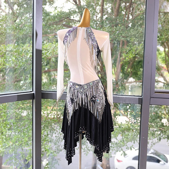 Robe de danse latine en strass et dentelle noire et blanche | LD009