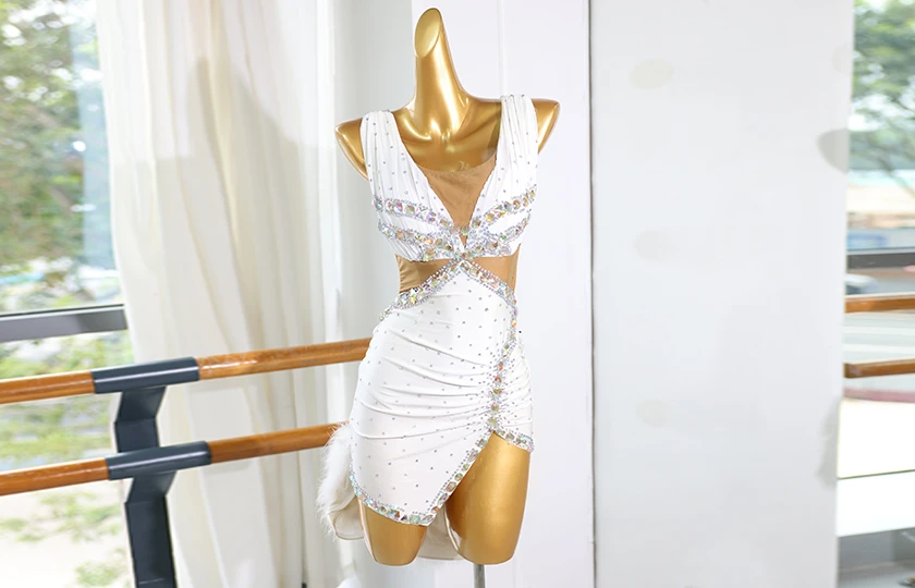 Robe de danse latine strass plume blanche | LD004
